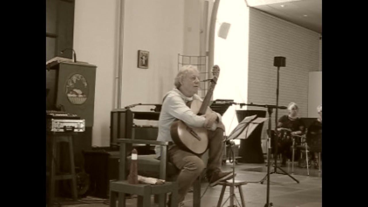 Henk van Kuijk tijdens zomerconcert Julianadorp